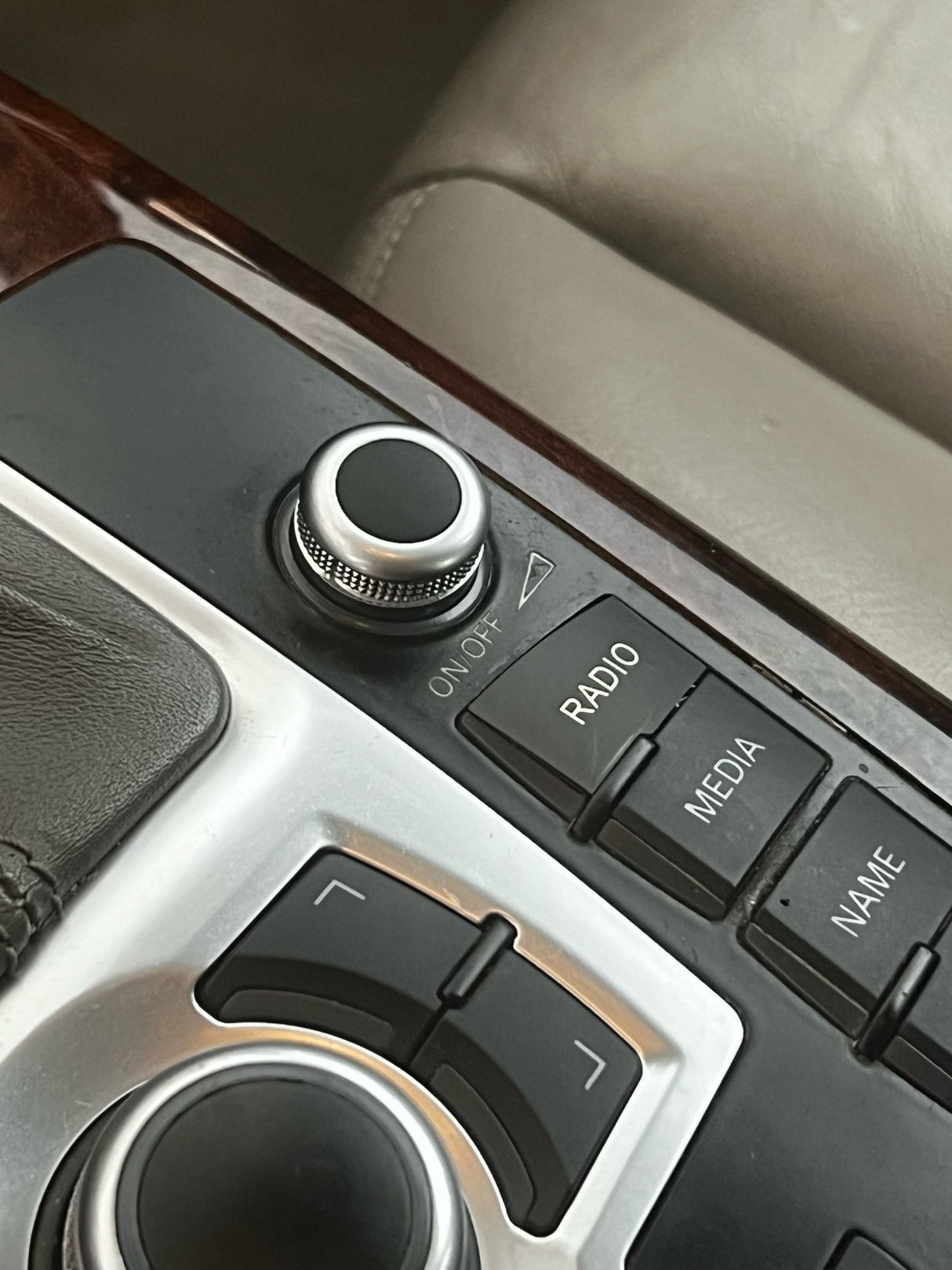 Set of Volume and MMI Knobs/Buttons for Audi A8 D3 (2003–2010) Euro Premium Parts Volume button only