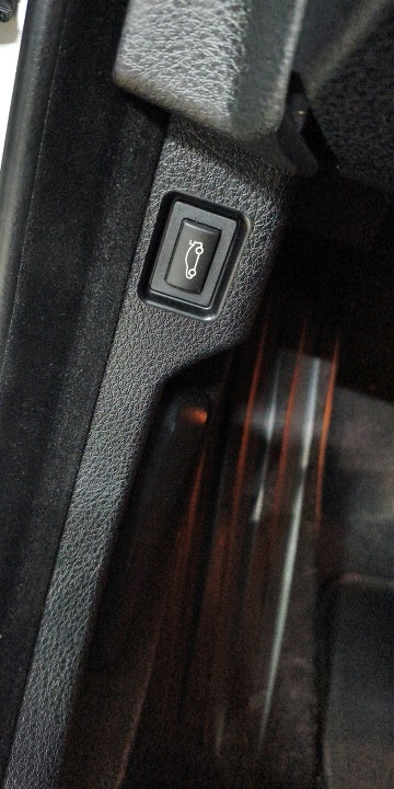 Trunk Opening Replacement Button for BMW 7 Series F01 - 2008 to 2015 Euro Premium Parts
